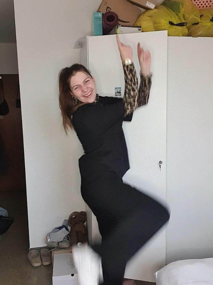 @𝐅𝐞𝐞