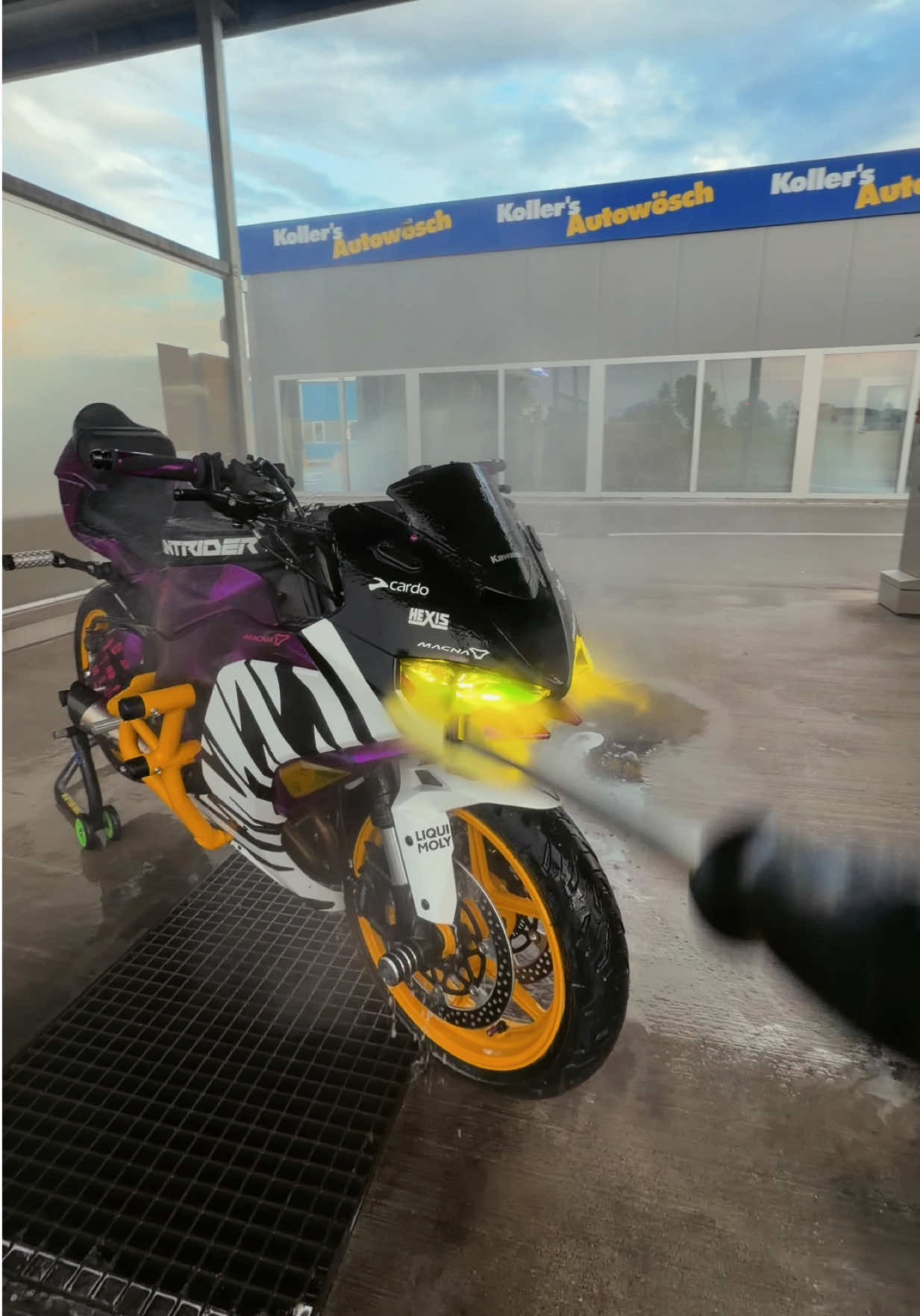 @Michi_stuntrider