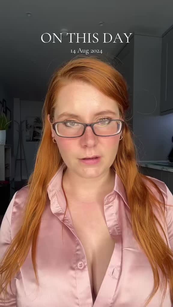 @redheadhollyrose