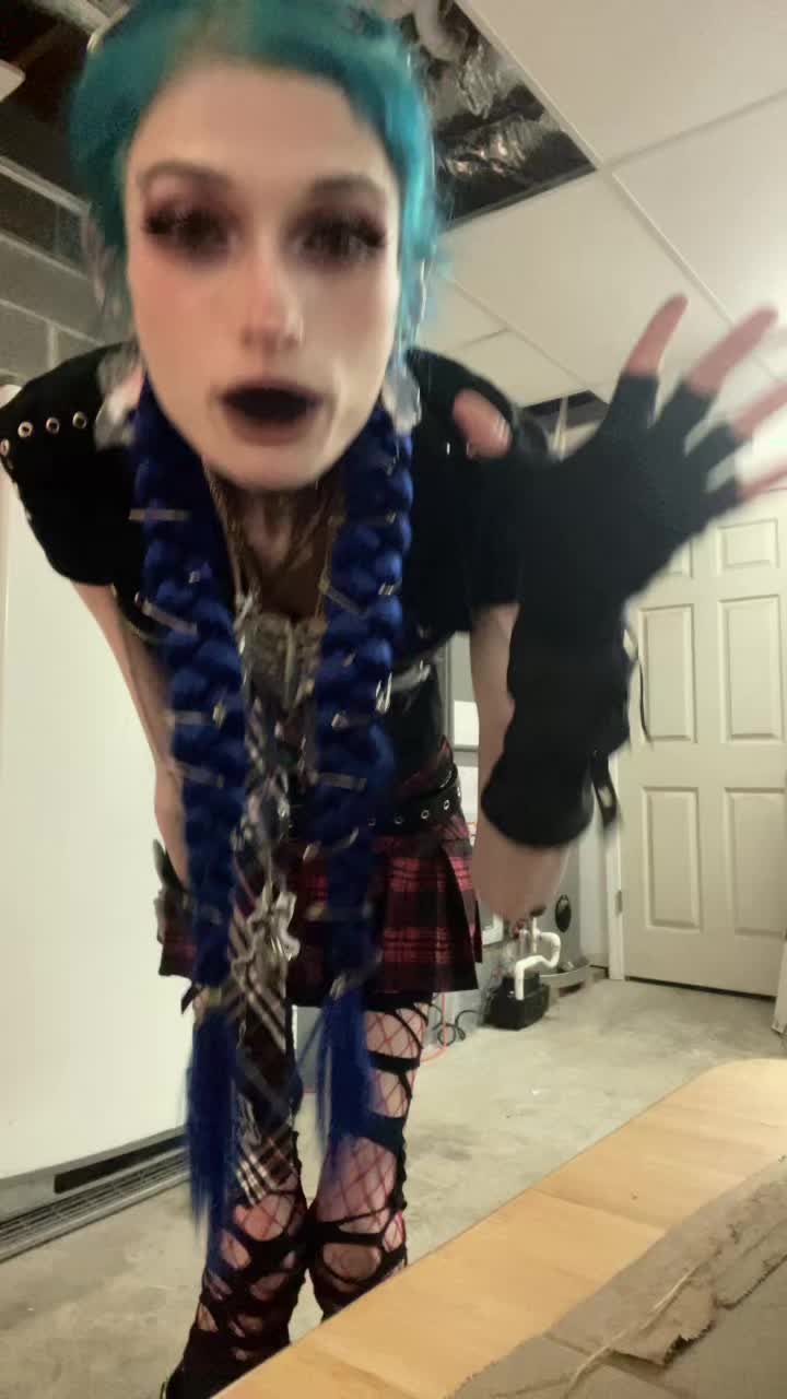 @Quirky_cosplays