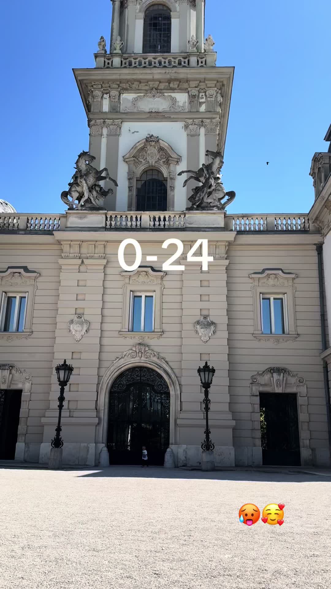 @Laura Biró