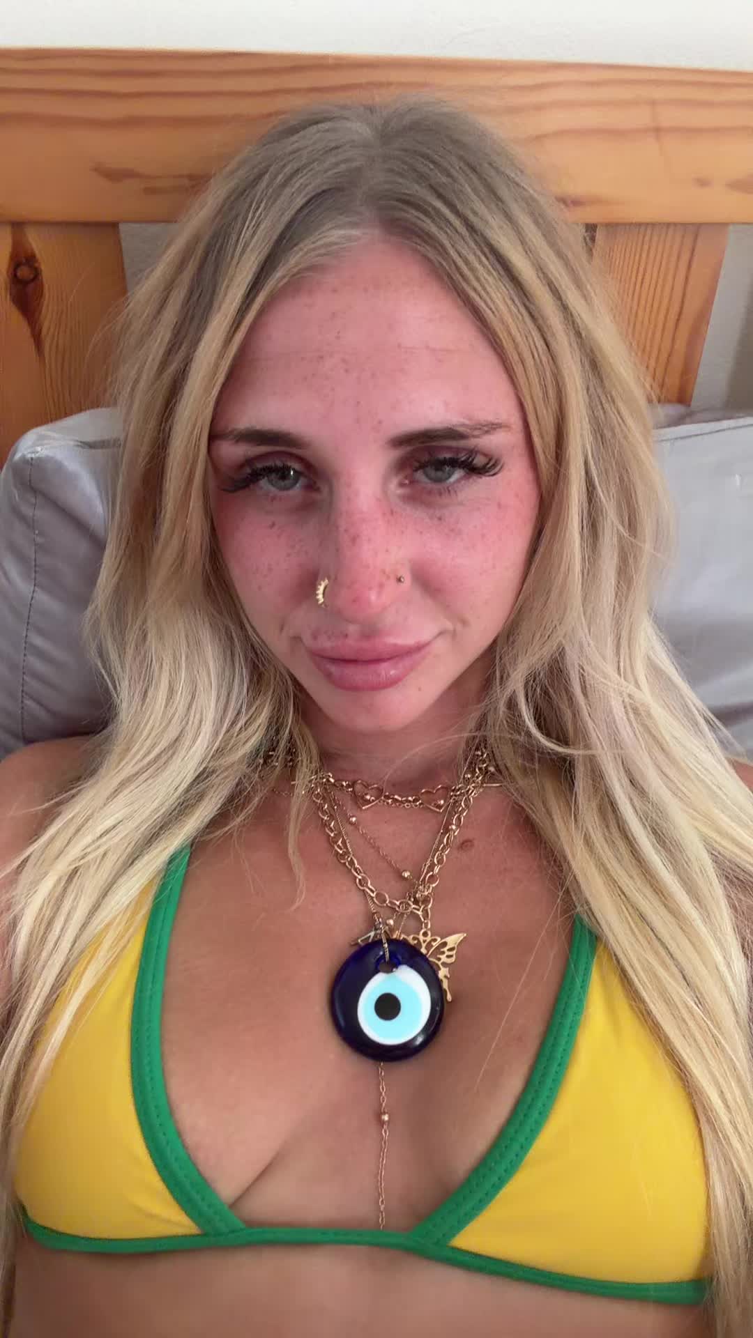 @Amslouxox