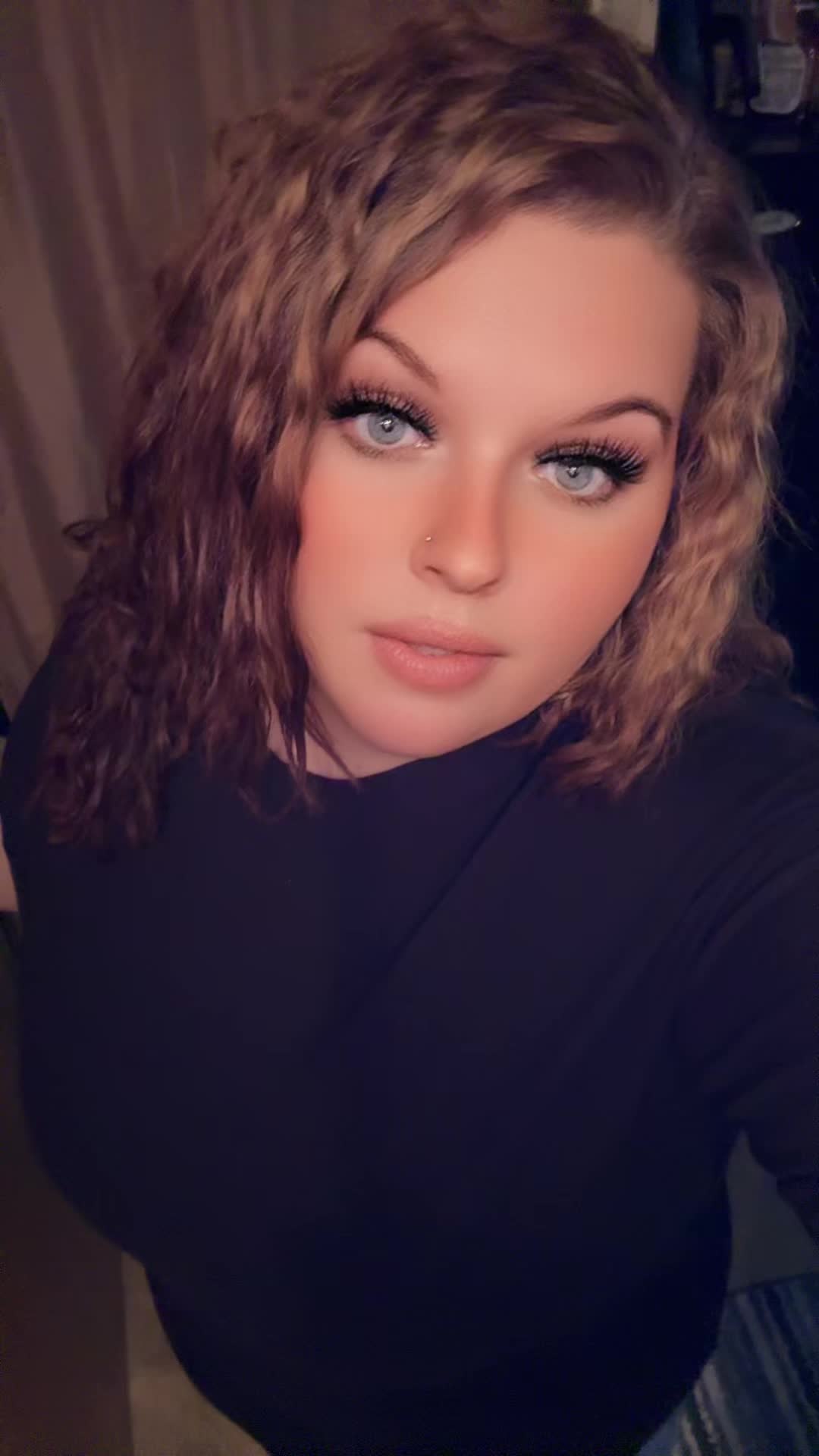 @❌Blue eyes and thick thighs❌