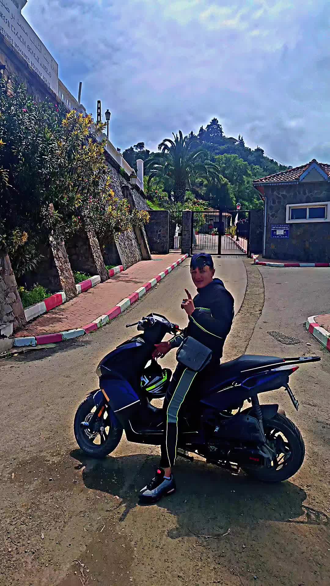 @B m๐ฉ๐ฟ93
