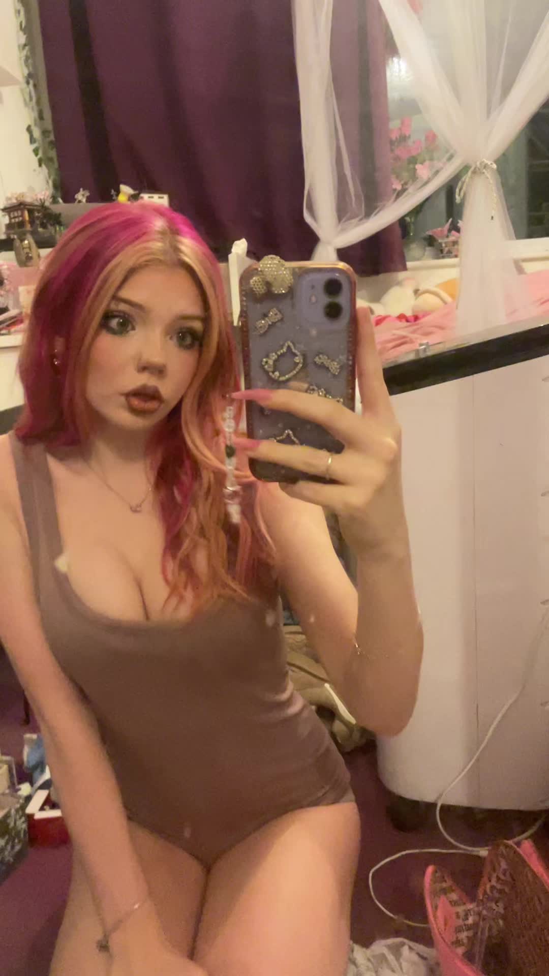 @_ellamary_