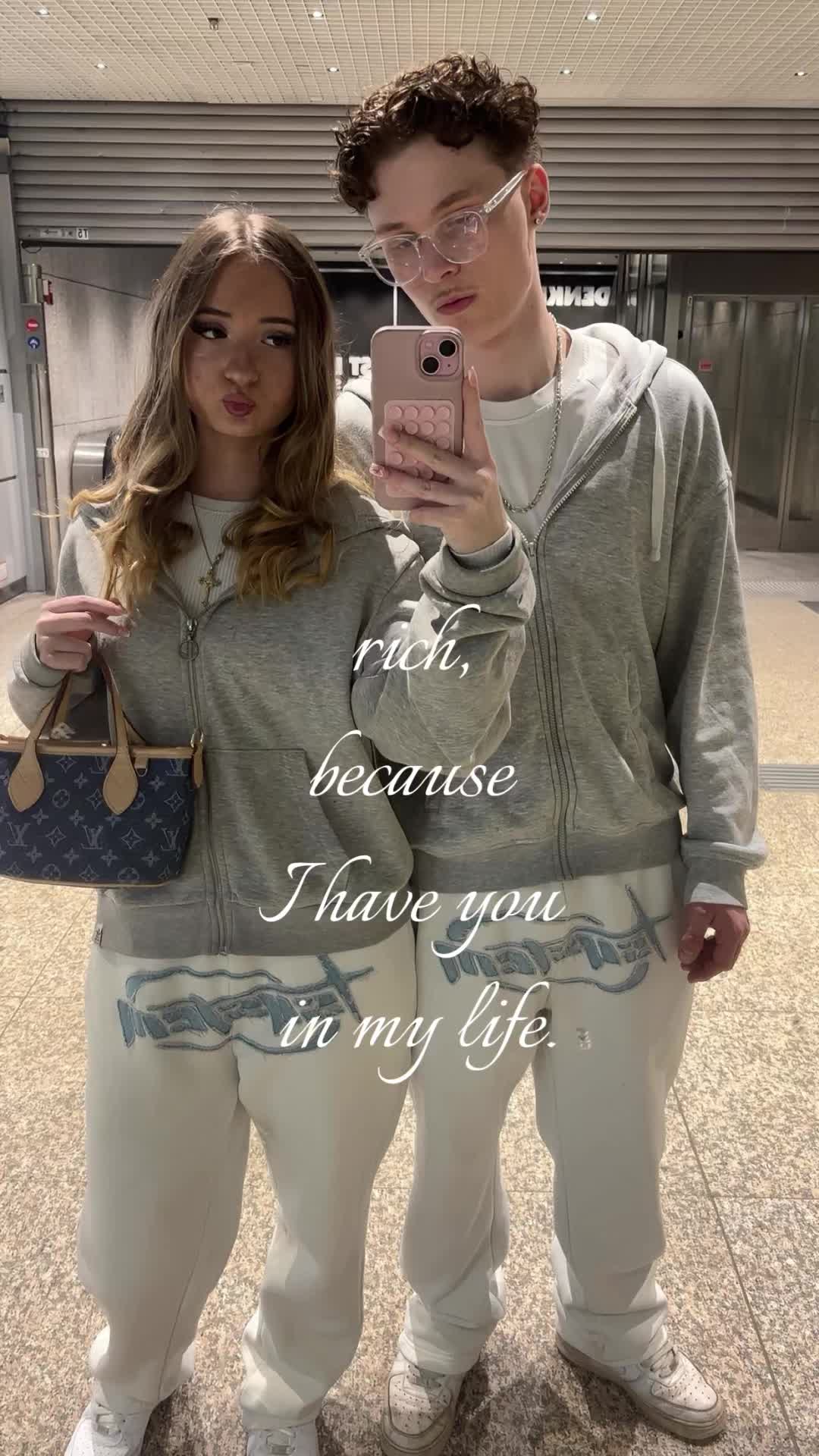 @𝐰𝐚𝐯𝐲𝐲_𝐩𝐢𝐚