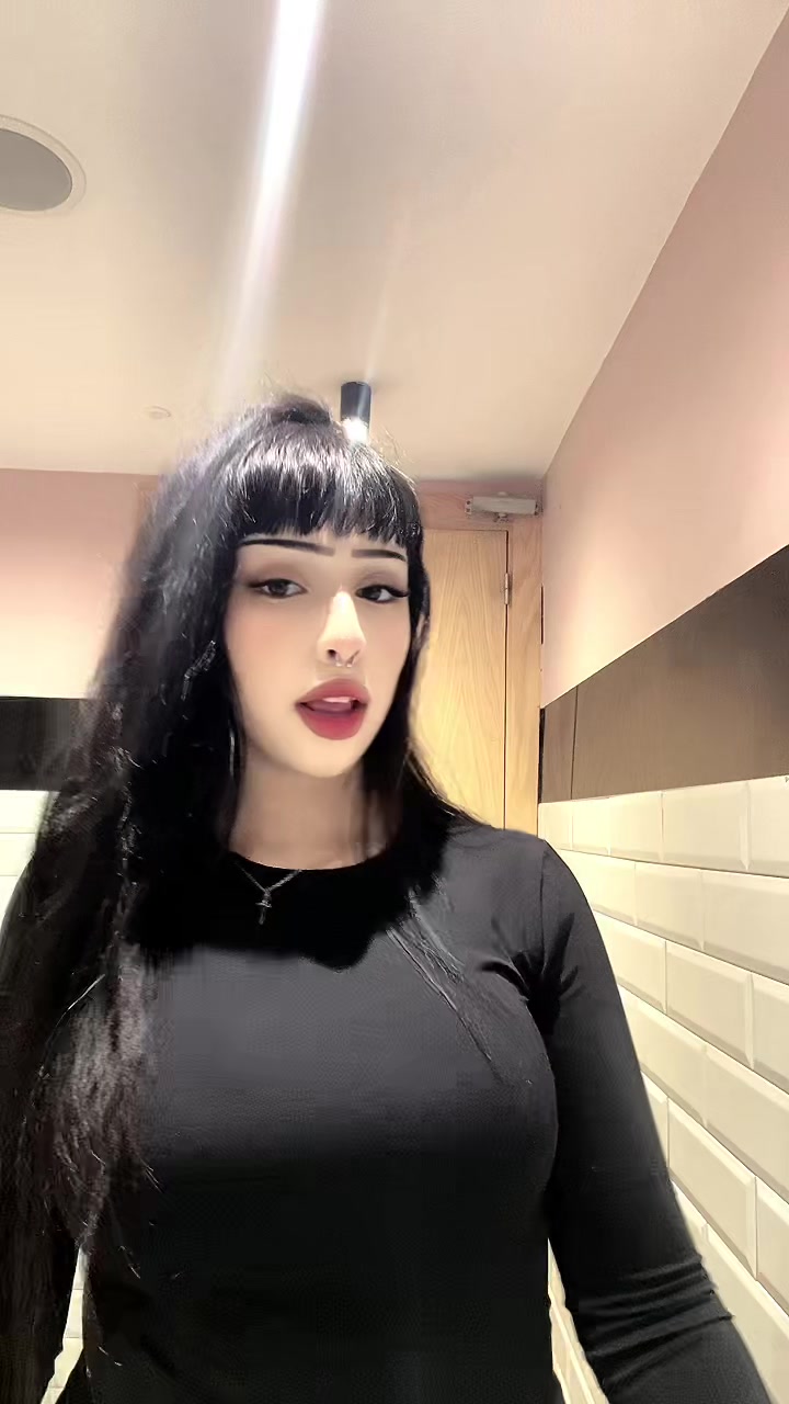 @Aïcha🦇