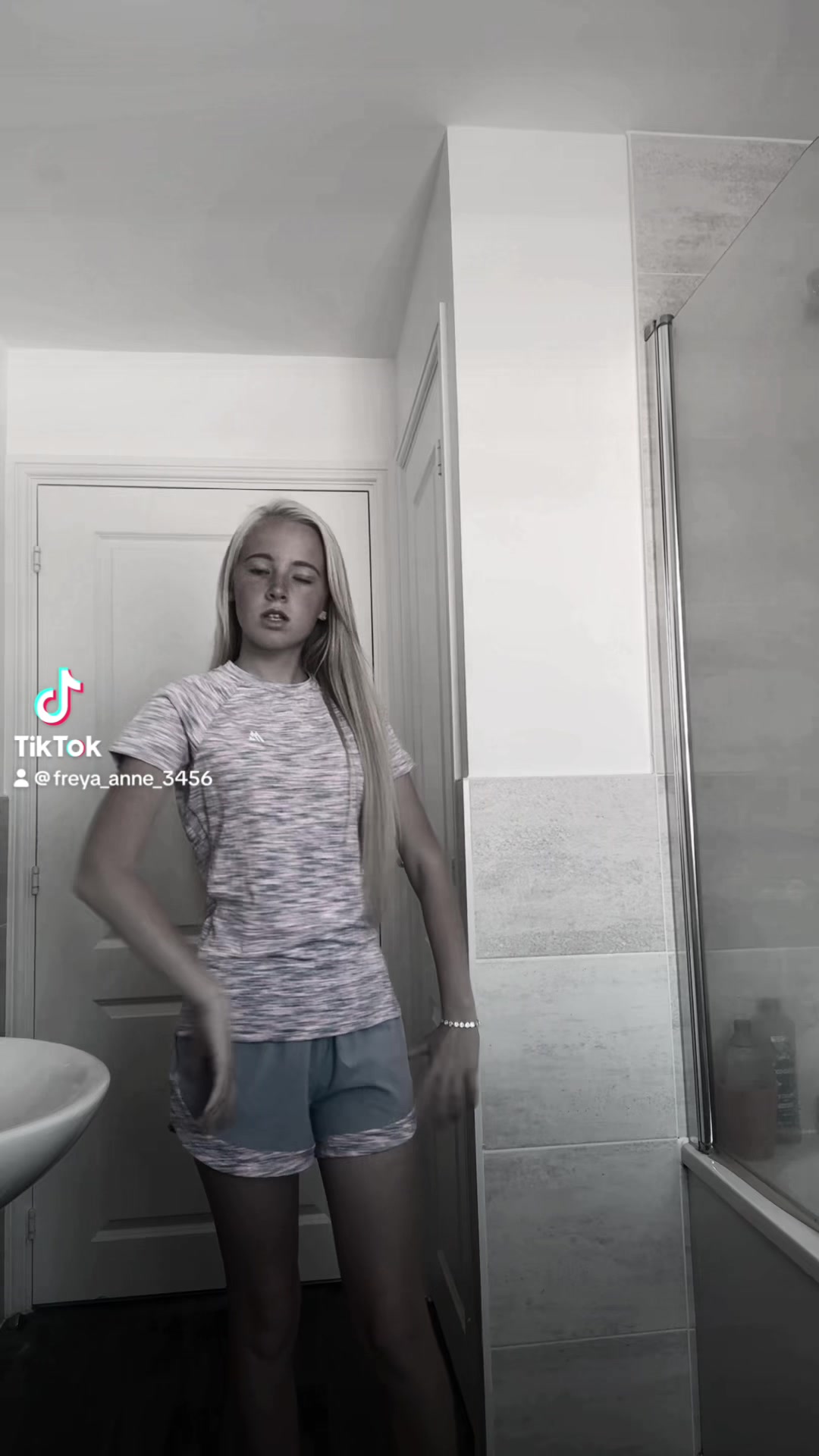 @🤍🍬 𝐹𝑟𝑒𝑦𝑎 𝐴𝑛𝑛𝑒 🍬🤍