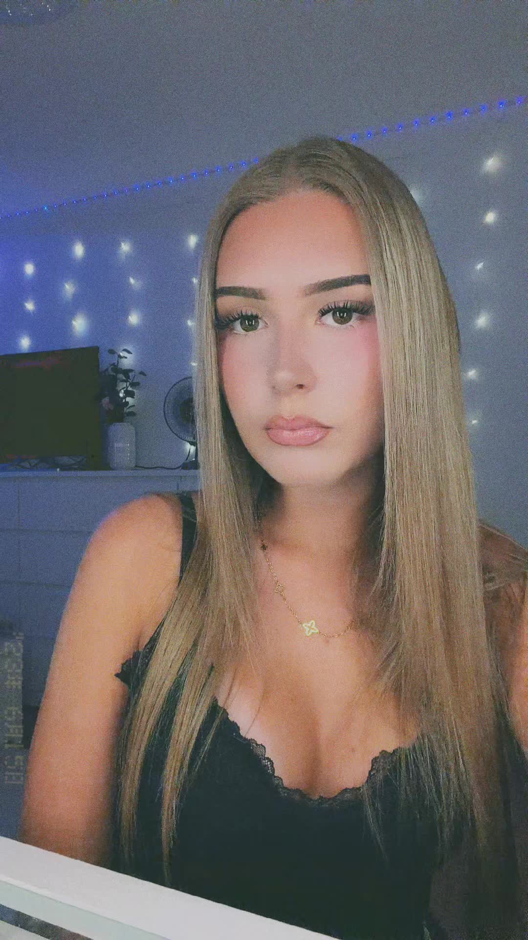 @𝐕𝐚𝐧𝐞𝐬𝐬𝐚