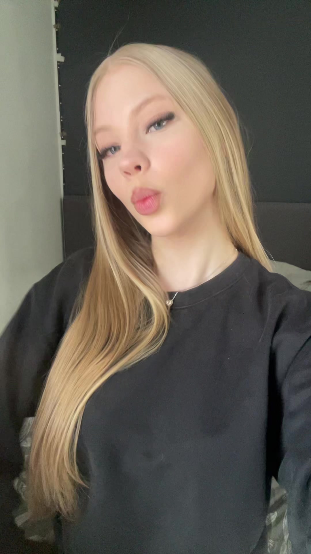 @ツ
