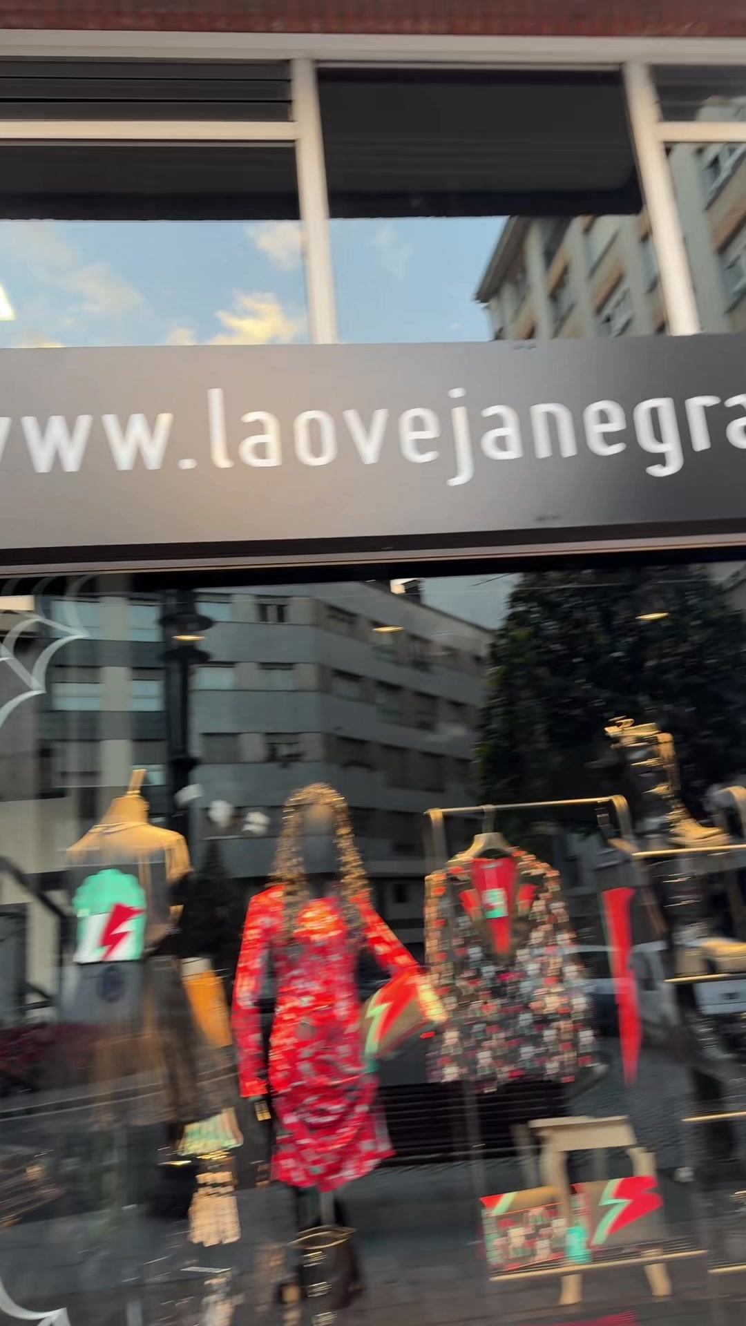@LA OVEJA NEGRA
