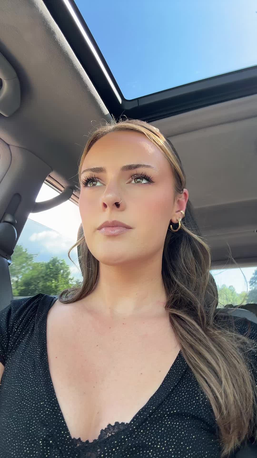 @🧍🏼♀️