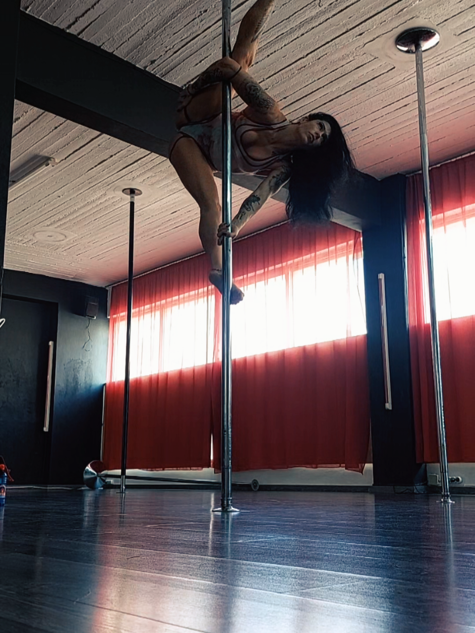 @Amaryllis Divas Pole Dancing