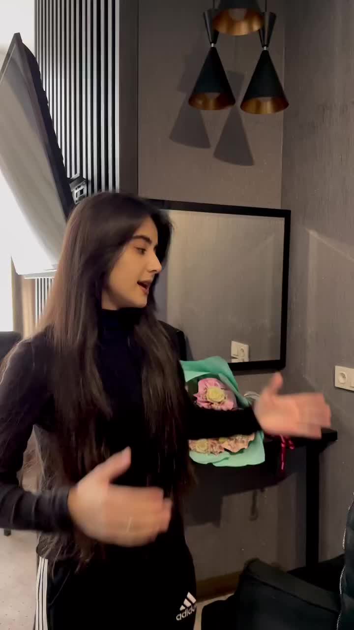 @anya