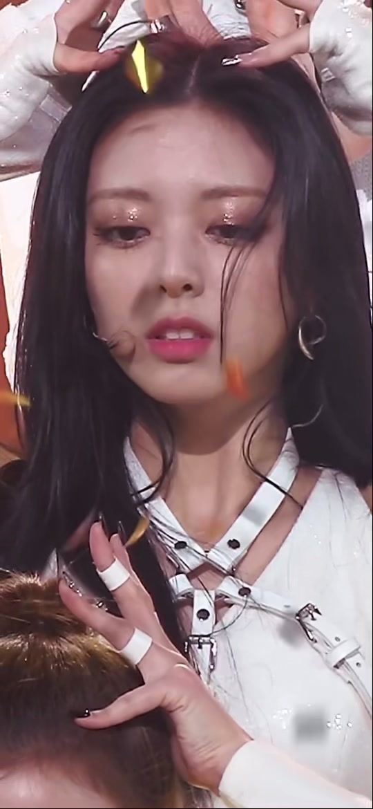 @YUNA ITZY