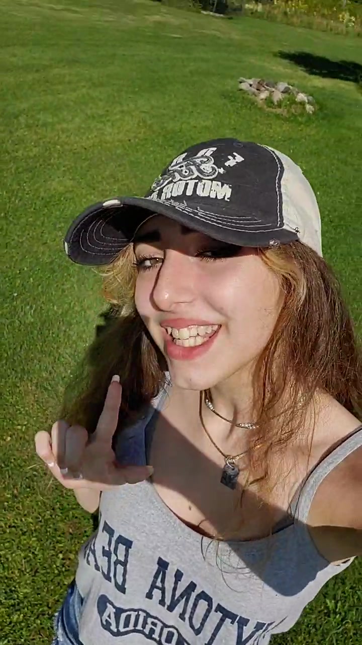 @Tia_Lena