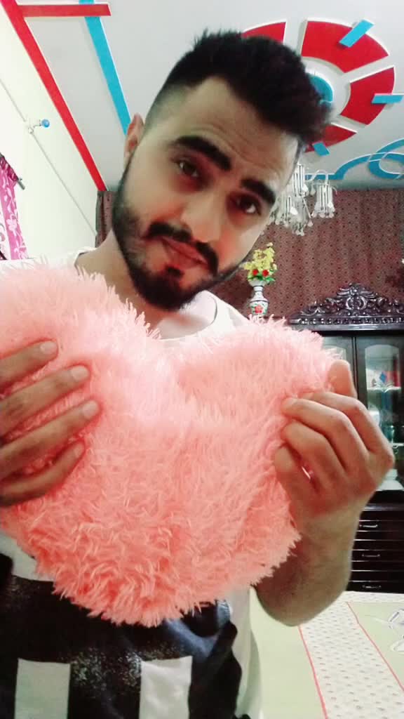 @꧁༺ चॉकलेटी बॉय ༻꧂