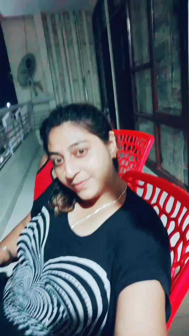 @👑👑Divya👑 tyagi👑?