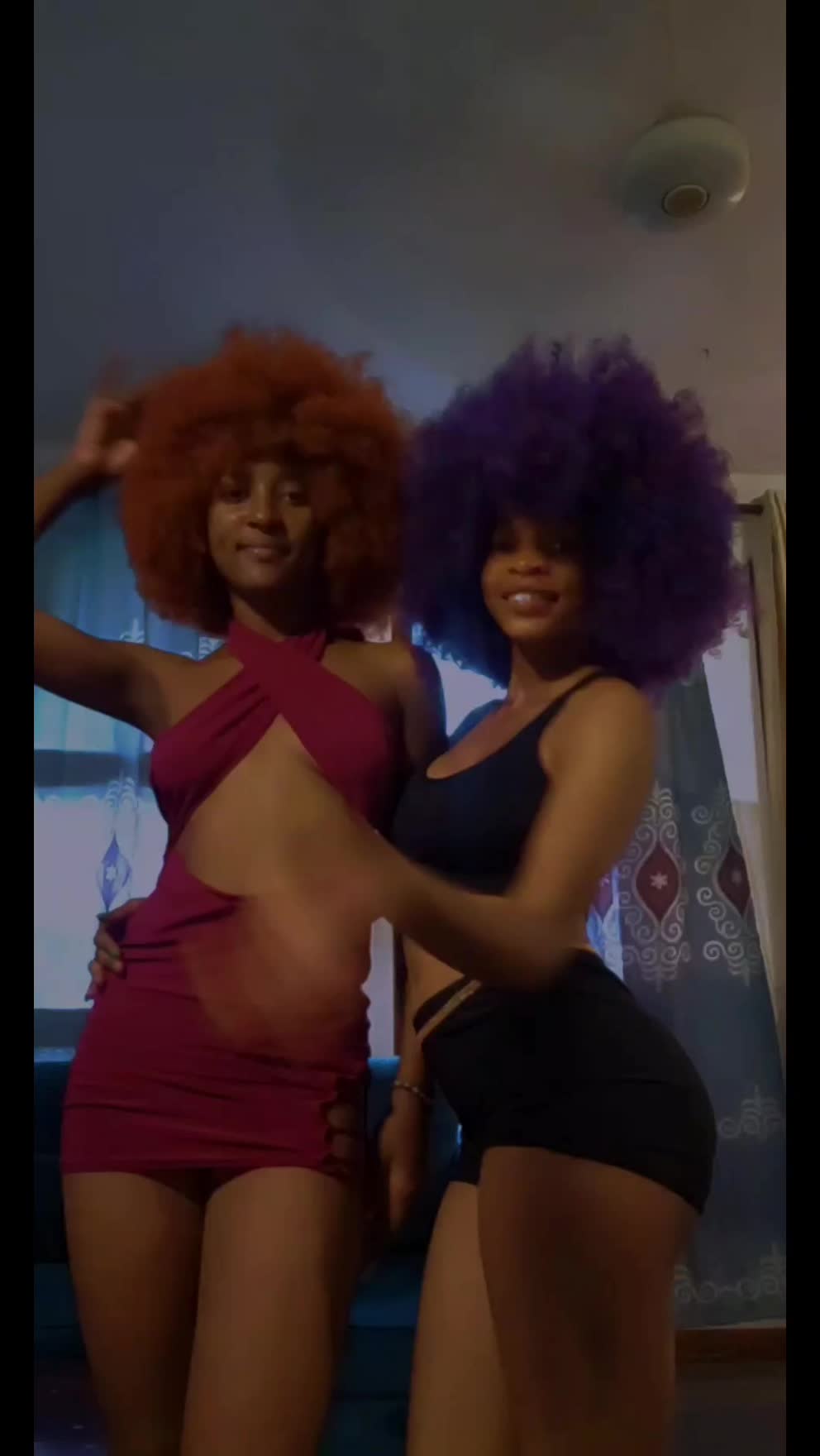 @Vee_vay 🦋💜💙💚💛🤎🤍🖤