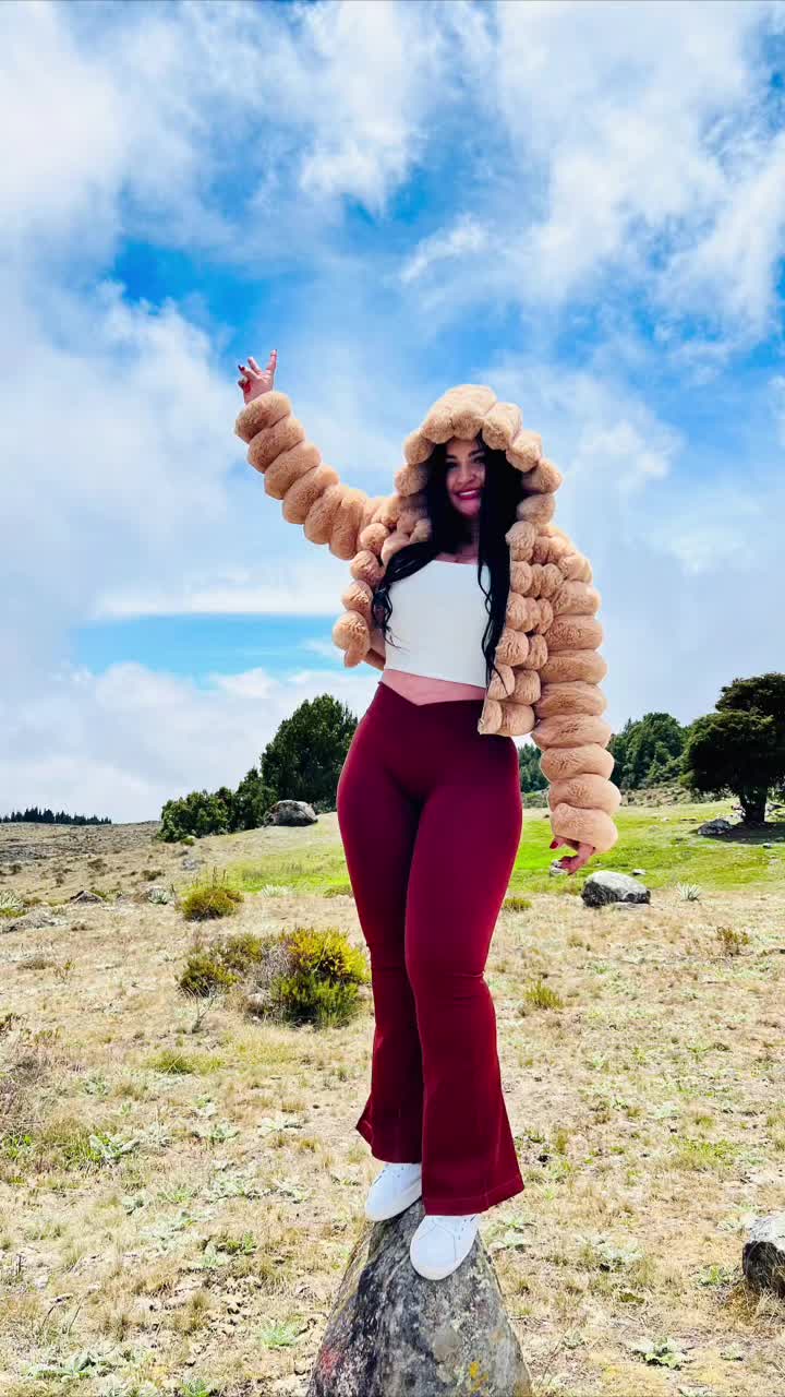 @Gina González