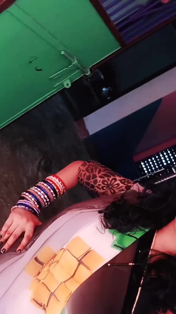 @julieeeeee