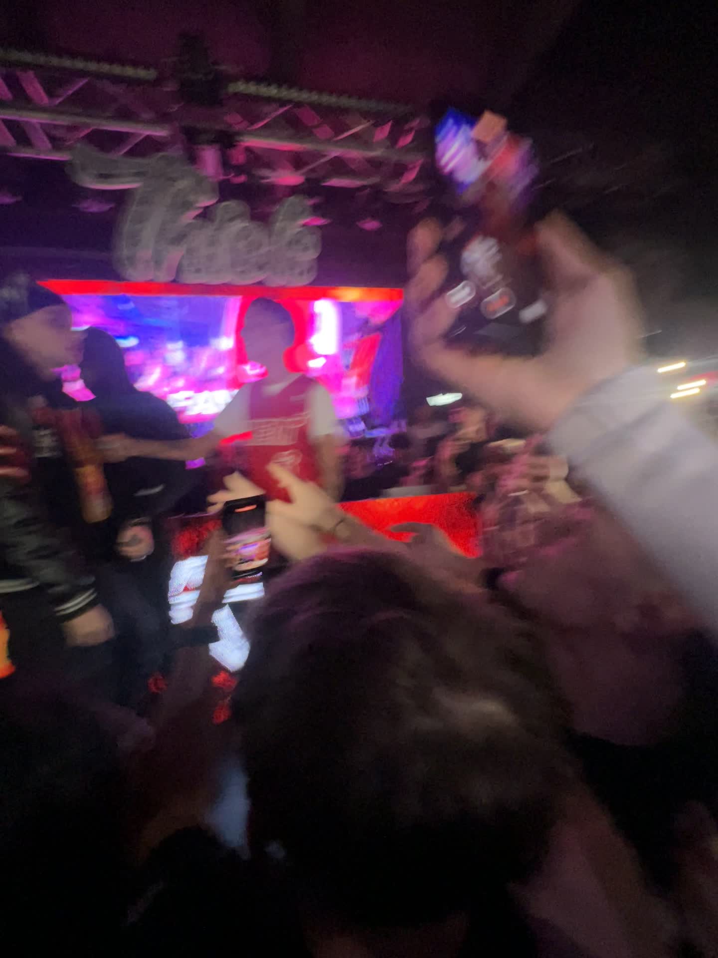 @manu✨