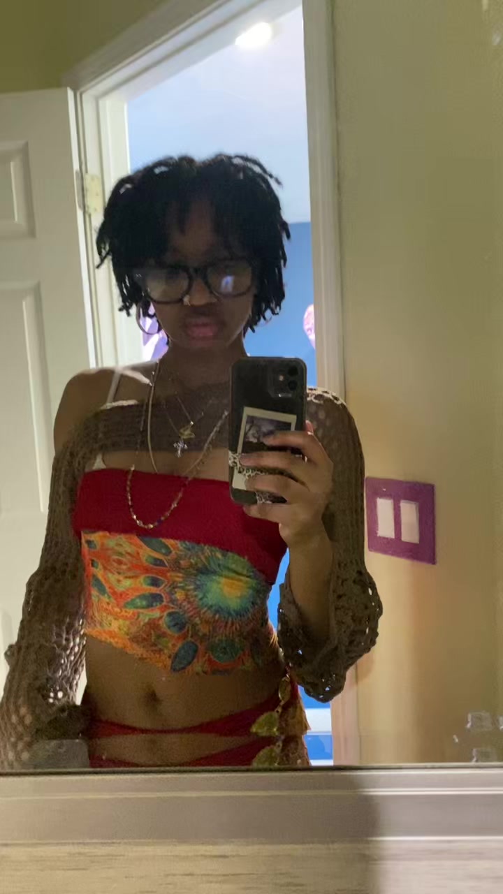 @🧏🏽&zwj;♀️
