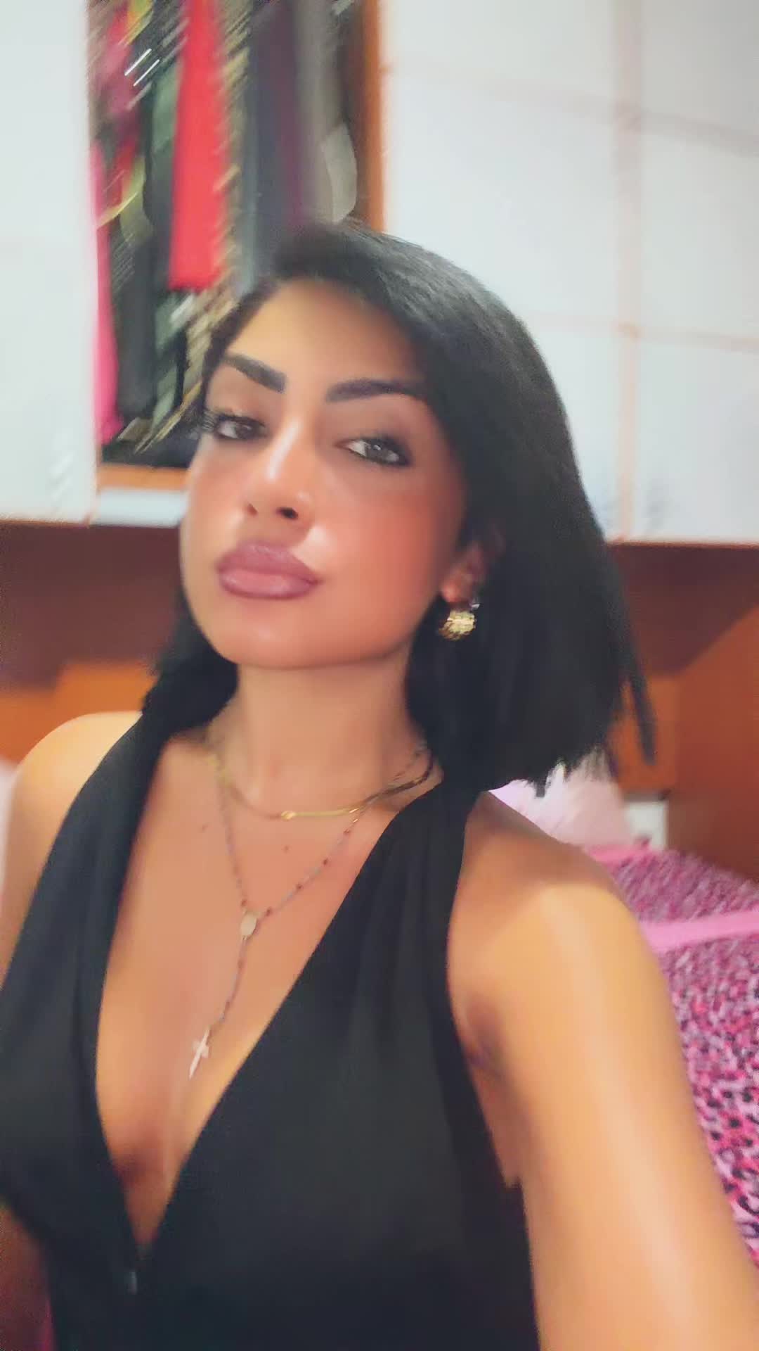@Ilaria_
