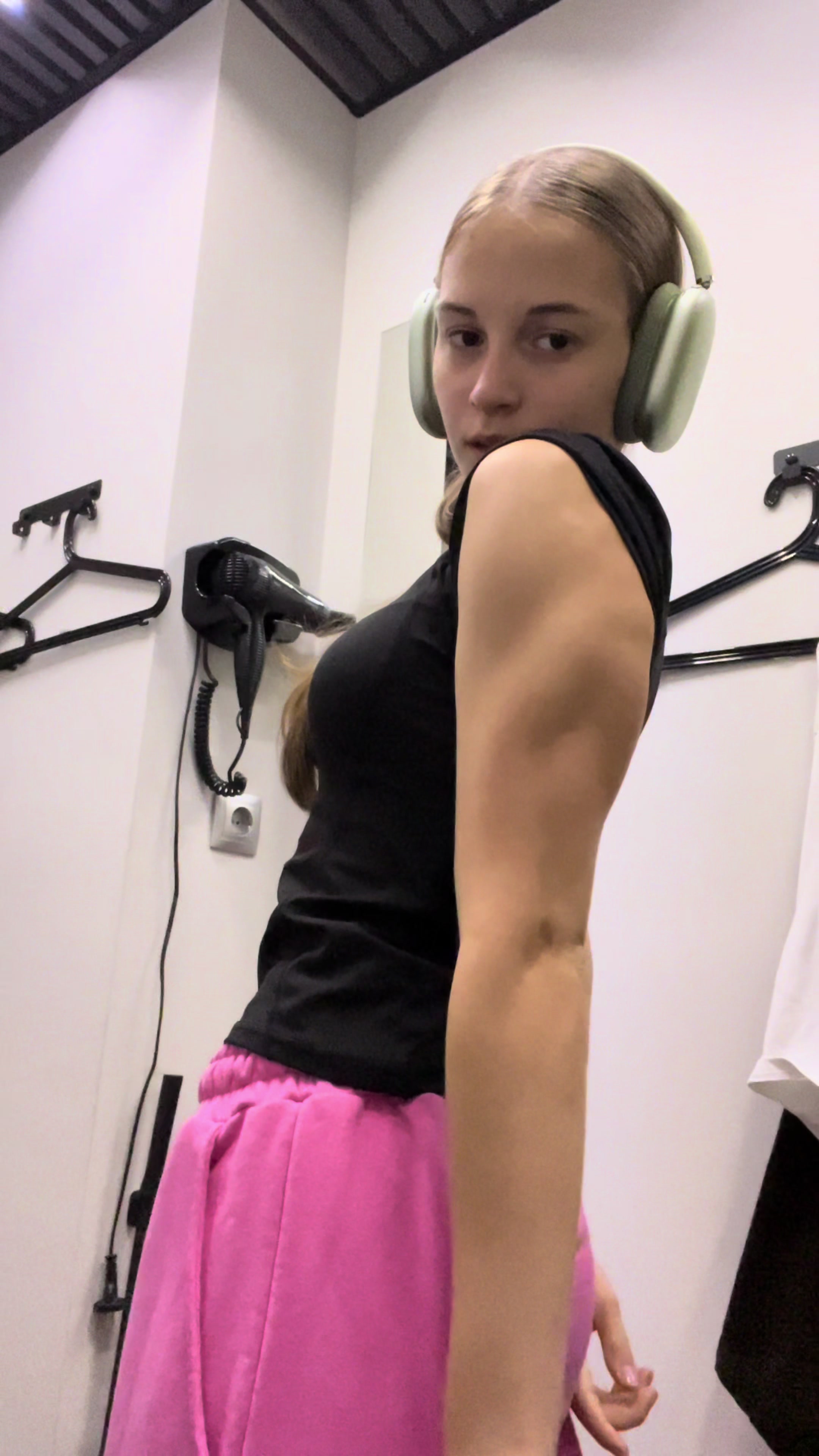 @eylnika