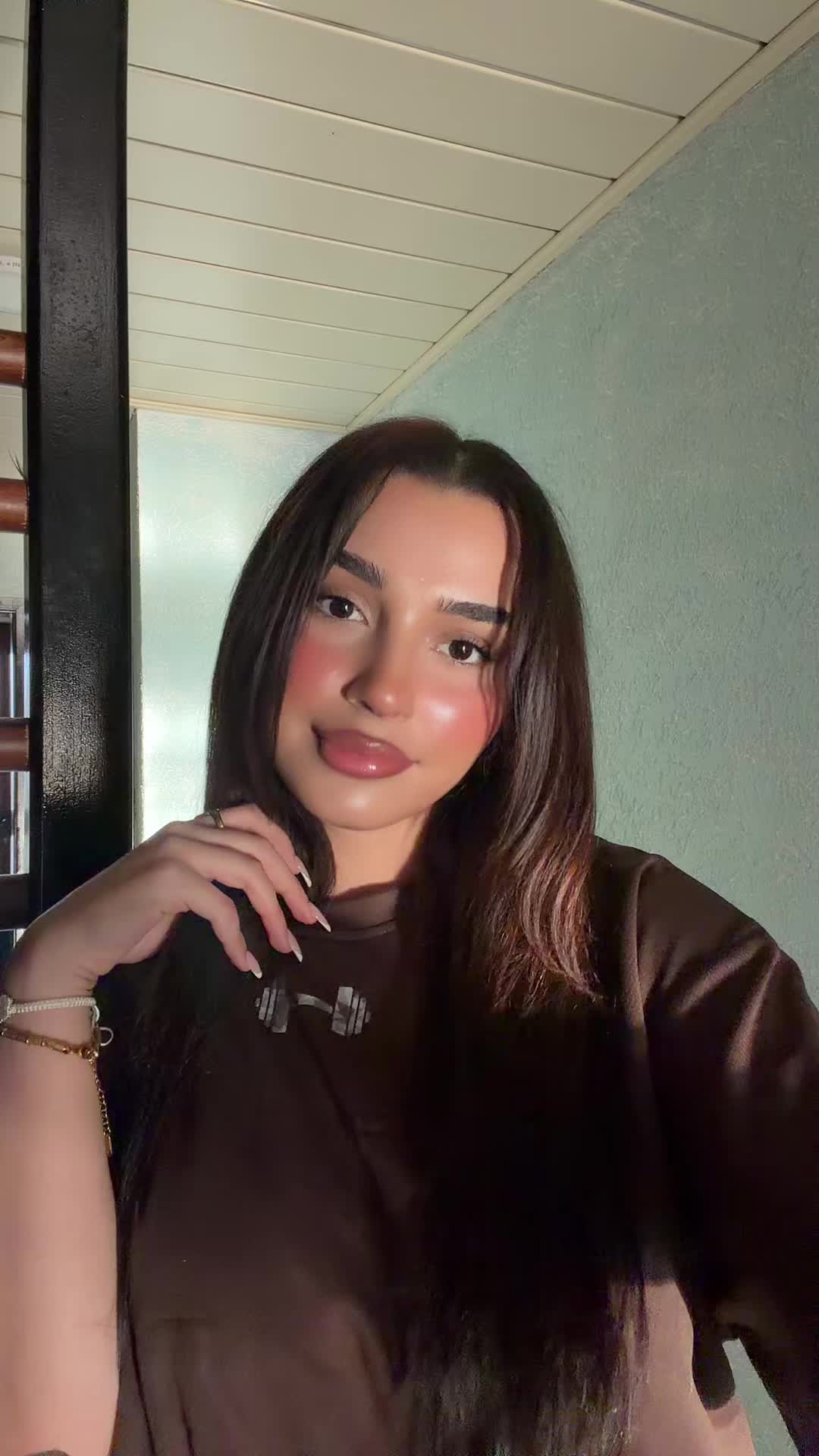 @𝒱