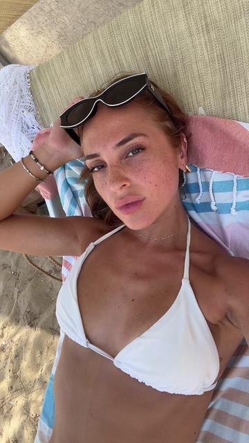@D&aacute;lila