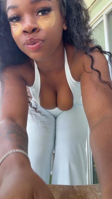 @theyadorejamelia