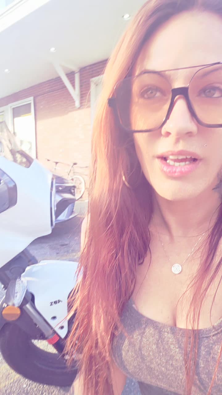 @DanielleDizzy
