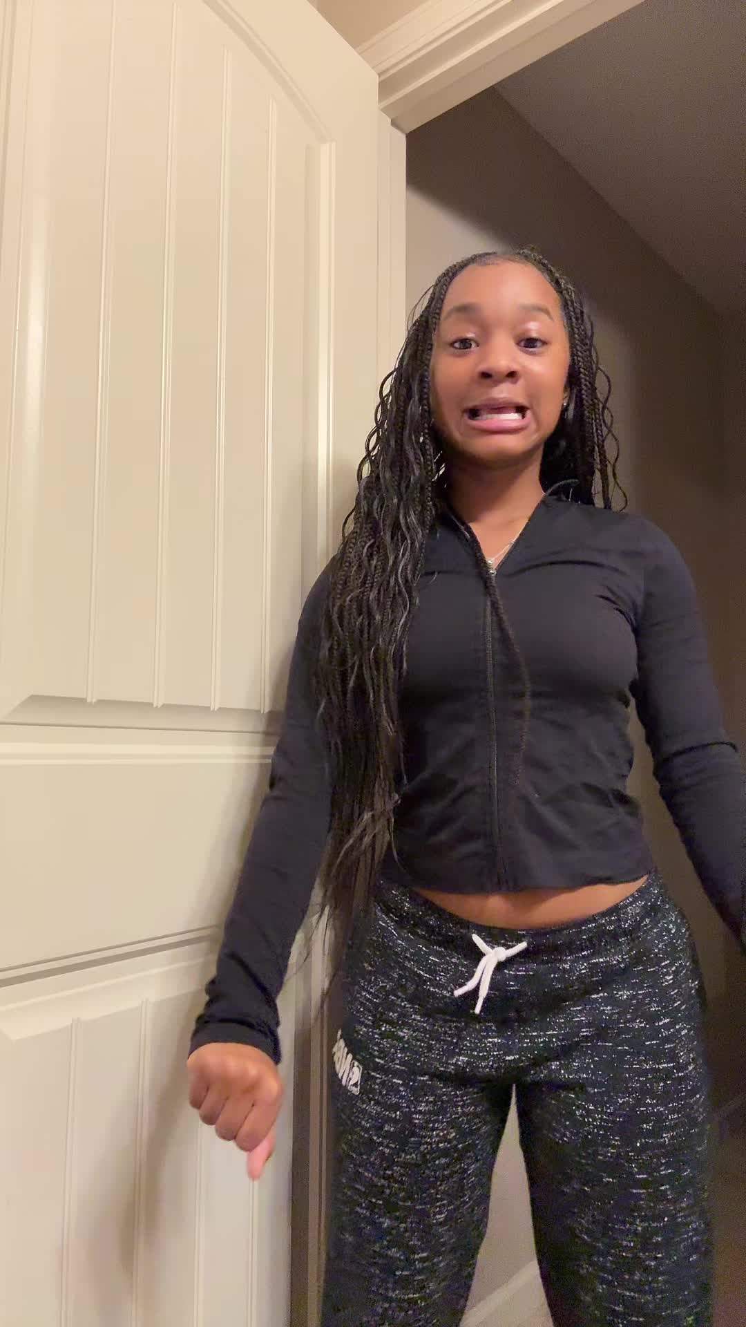 @sneakytayshh