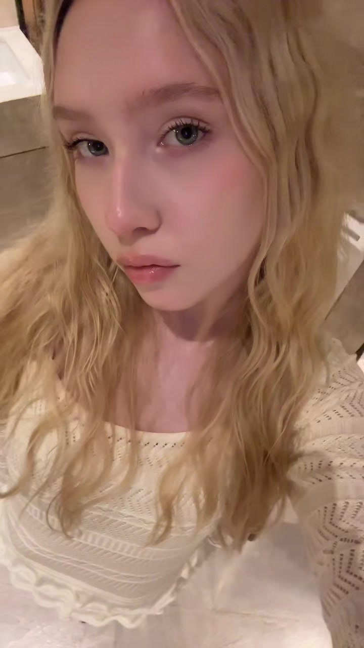 @😸