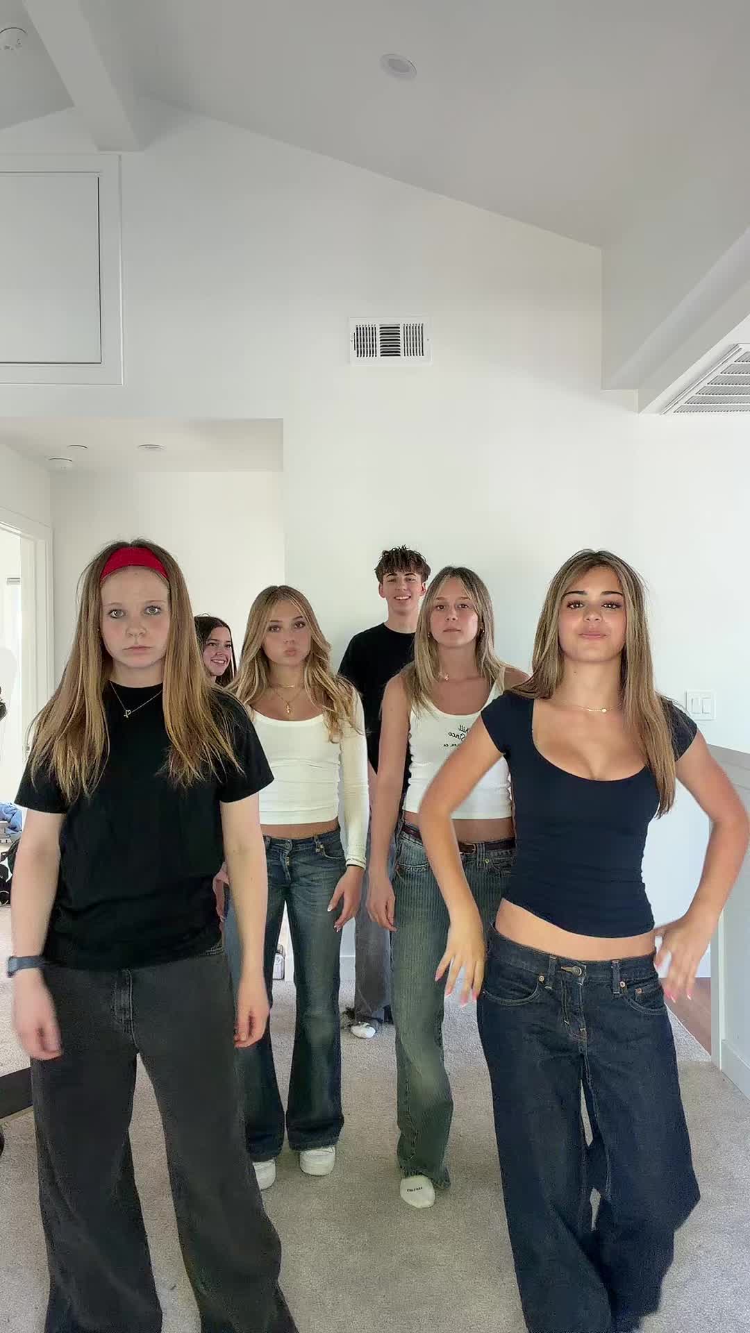 @𝒞ℒ𝒜ℛ𝒜