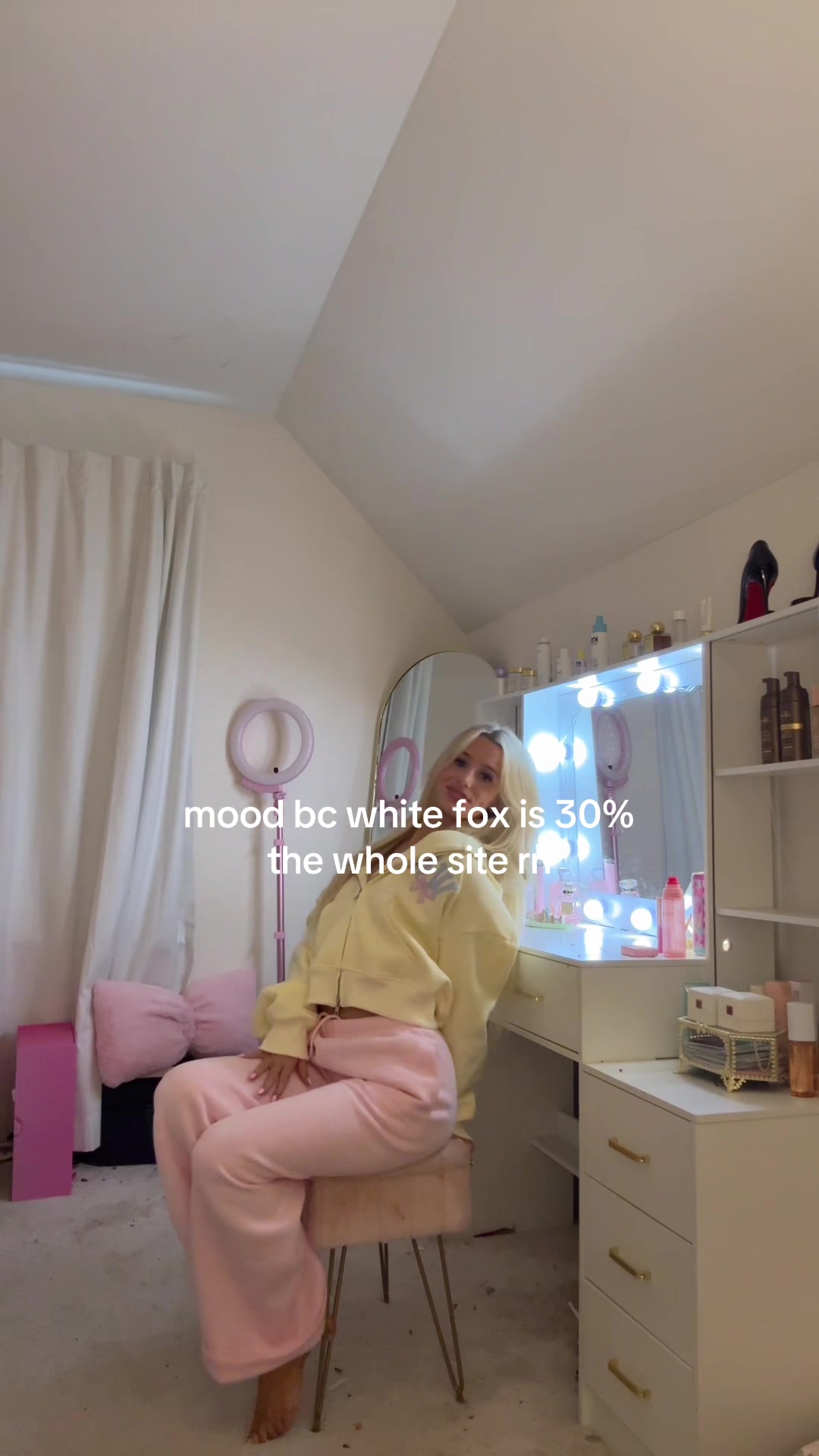 @via *✧･ﾟ: