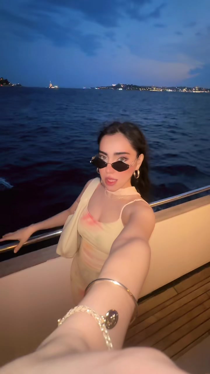 @👀