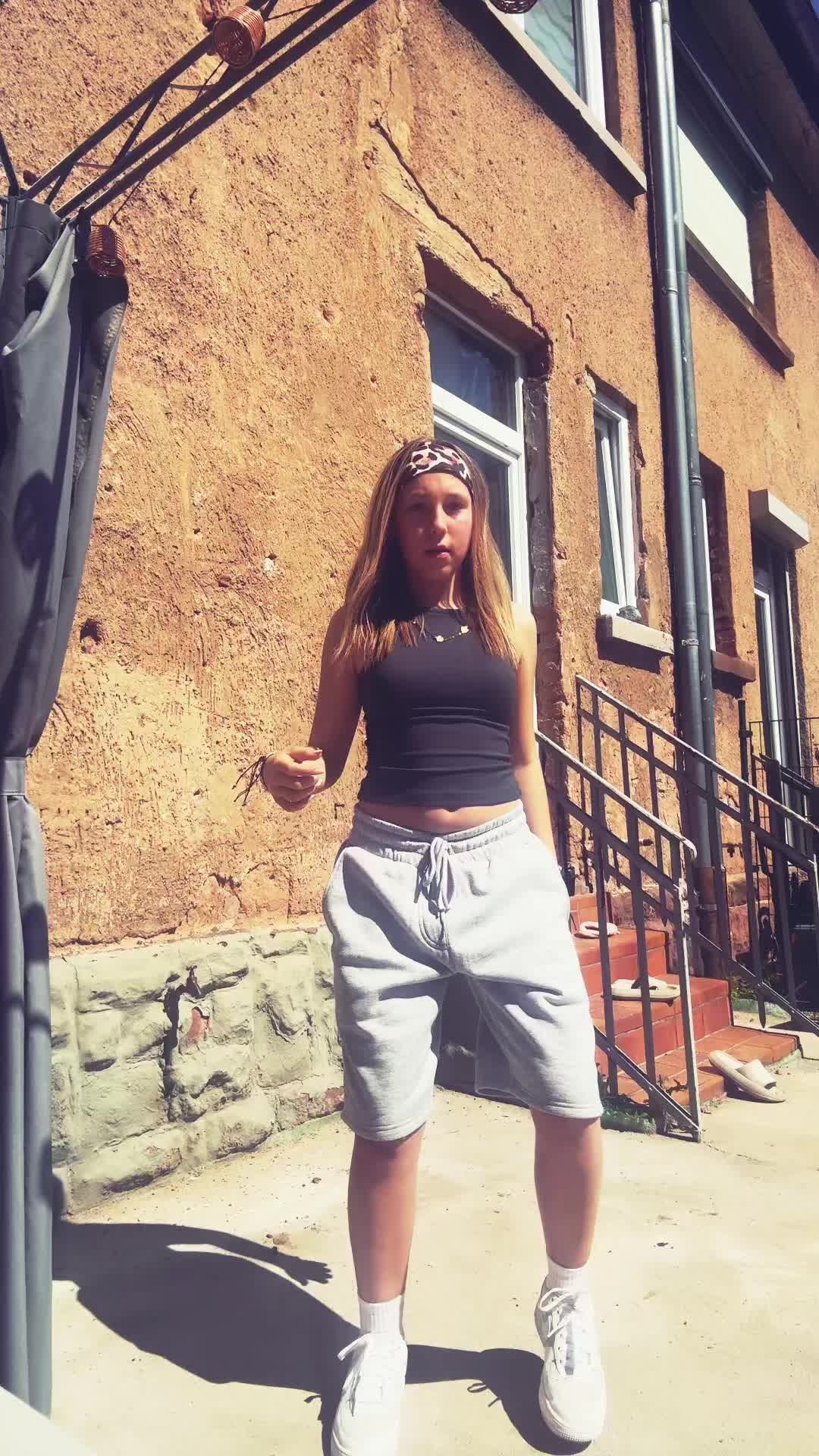 @vali_dance.acc