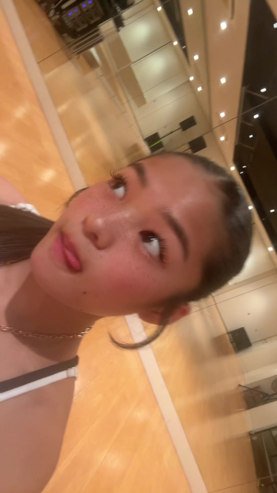 @AINA🦋♠️