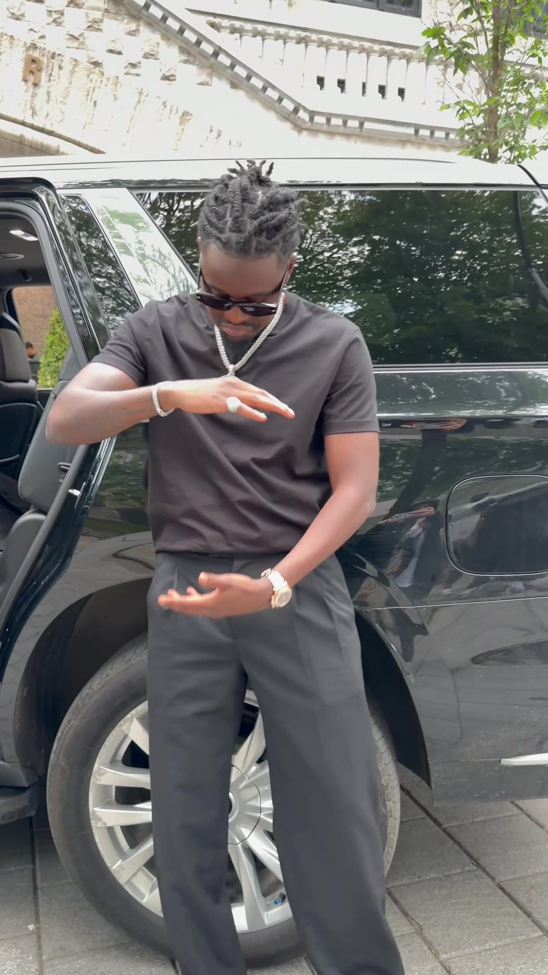 @Guy2Bezbarofficial