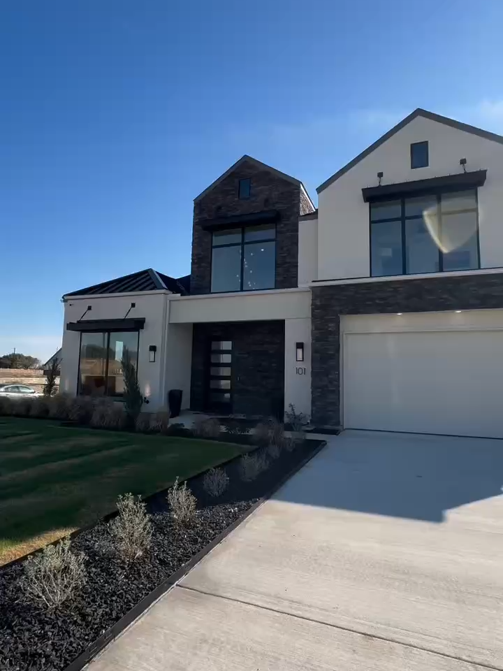 @Queen Matthews, Realtor®️