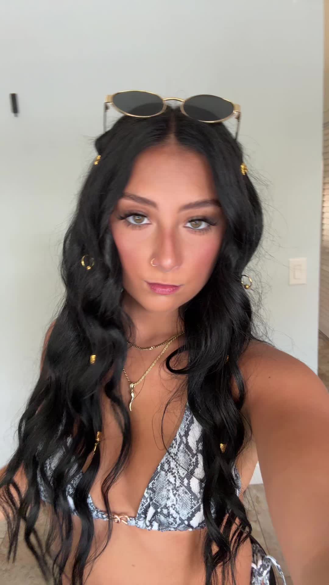 @Bella