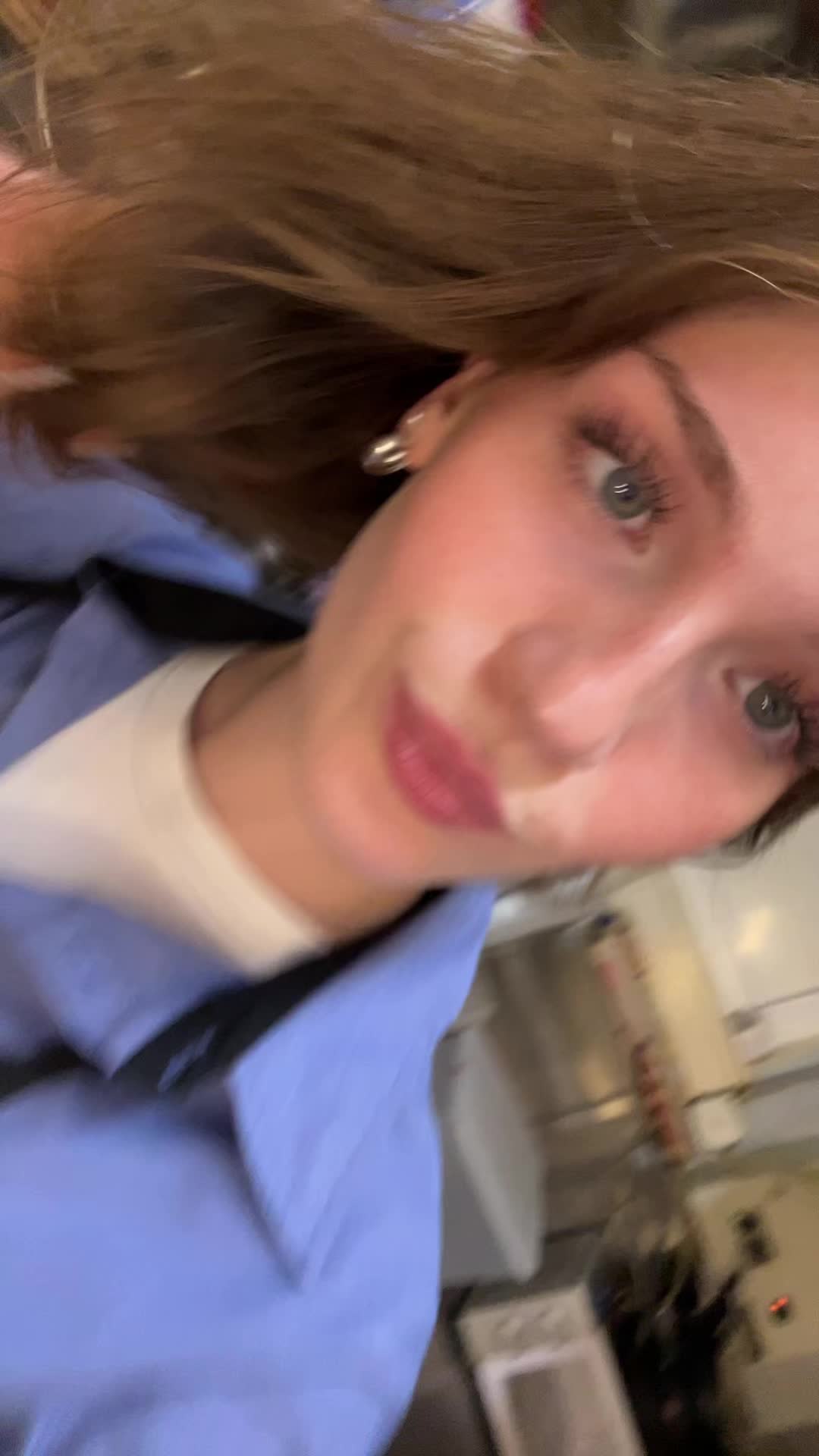 Kelly ( blondekelly.tylr) Urlebird