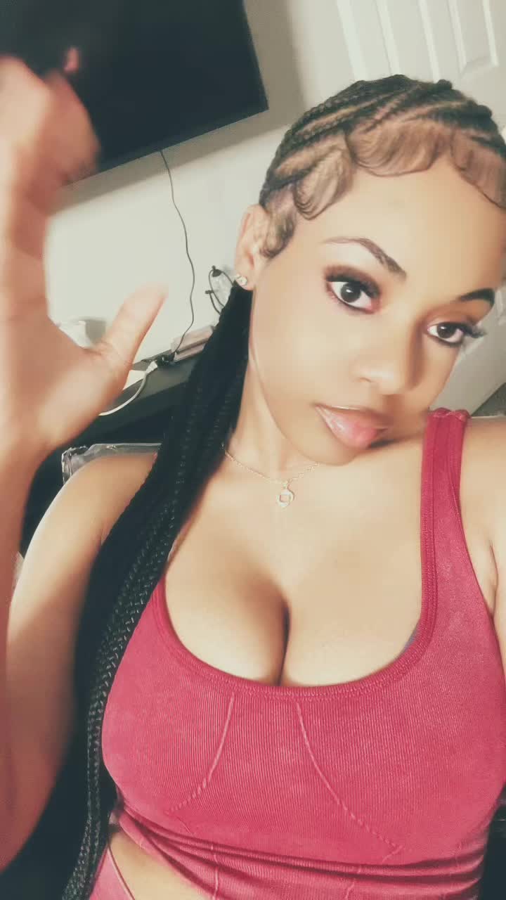 @yourgirlkaylakay