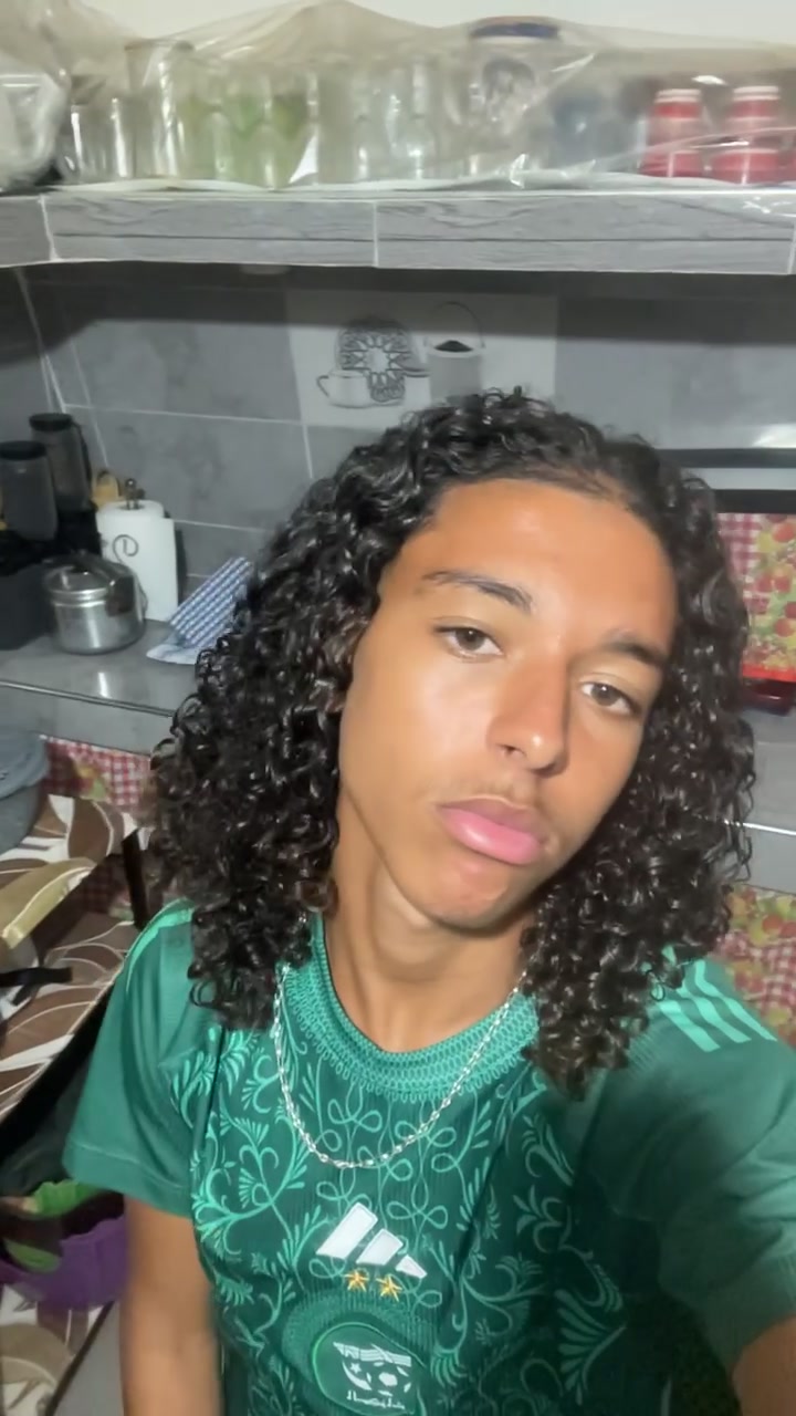 @ꓤ