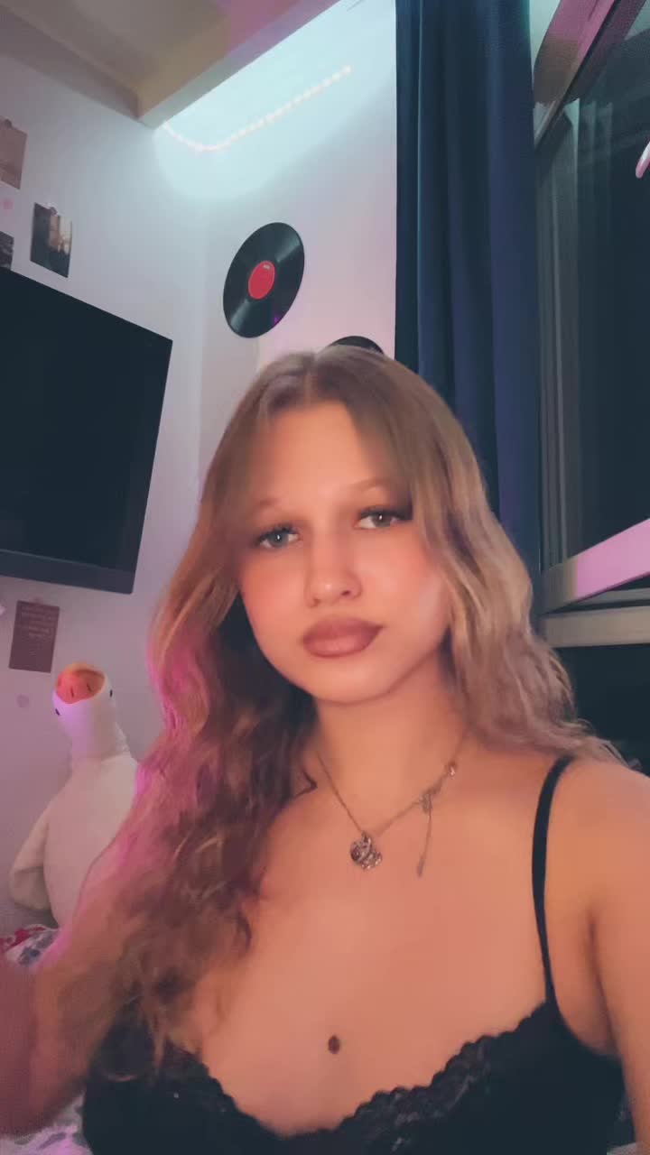 @AiluJ <3