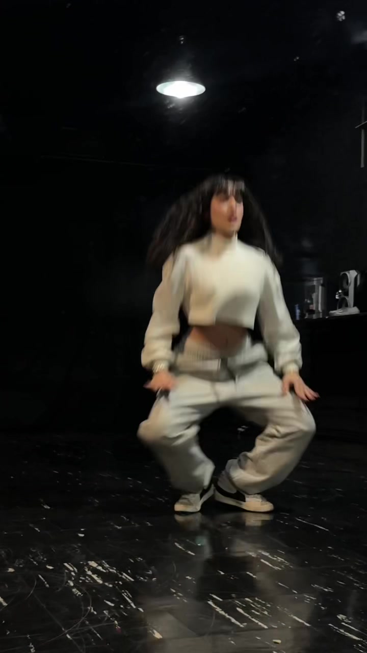 @iihelliyaa