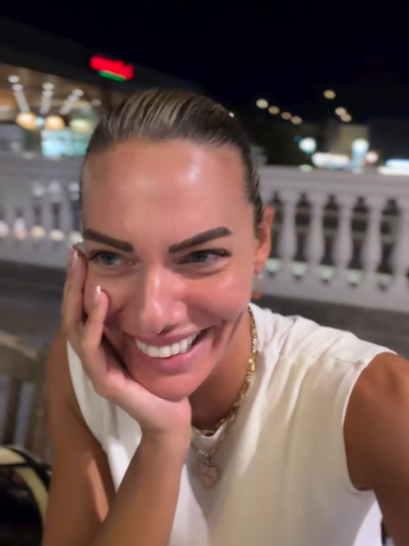 @imaleskou_fans