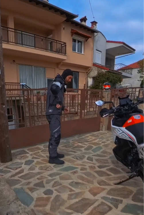 @explorerGRiders